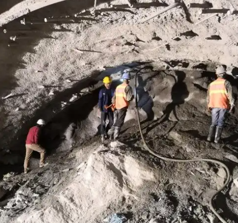 新昌拱顶带模注浆料的施工流程及注意事项